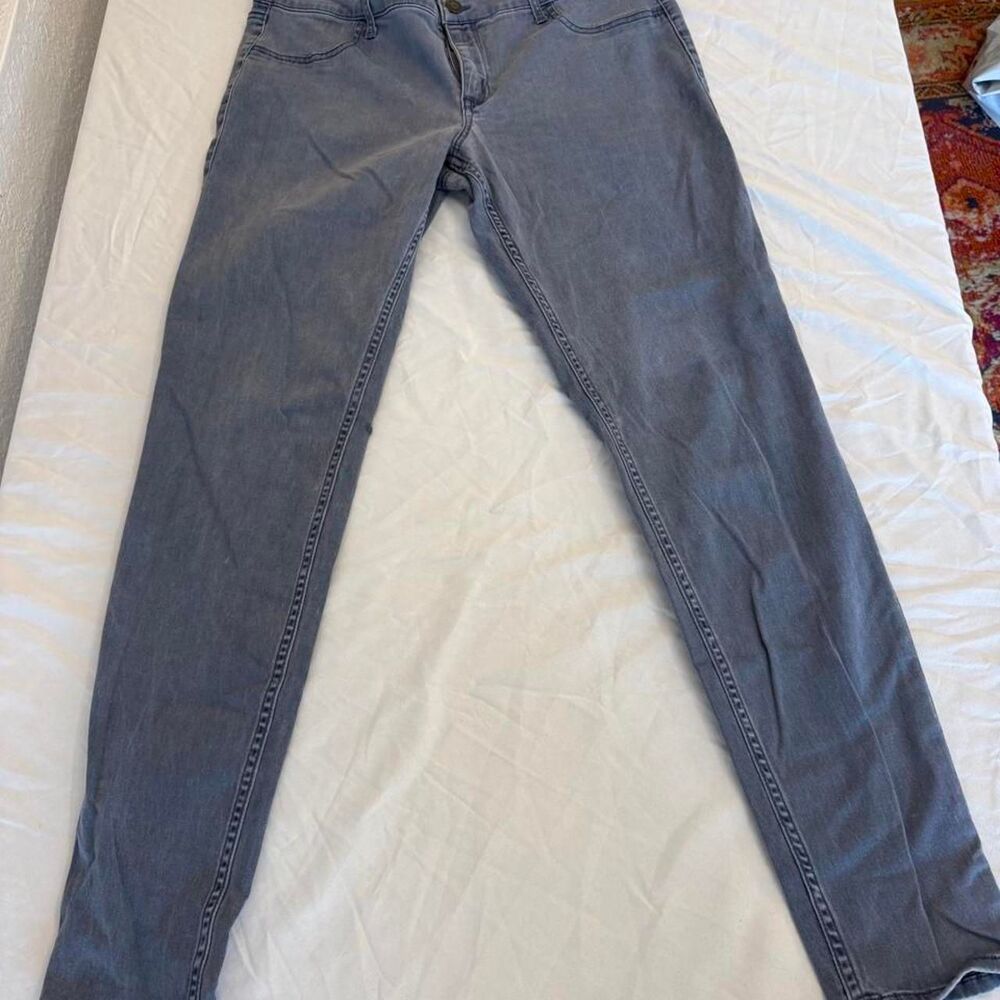 Hollister W30 Super Skinny Low Rise Grey Denim Jeans / Women’s size 10 (M/L)